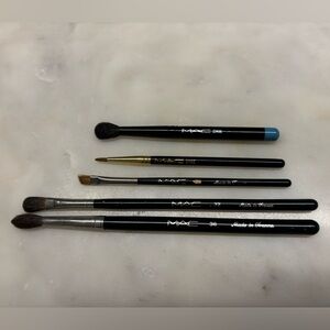 Set of 5 MAC eye brushes